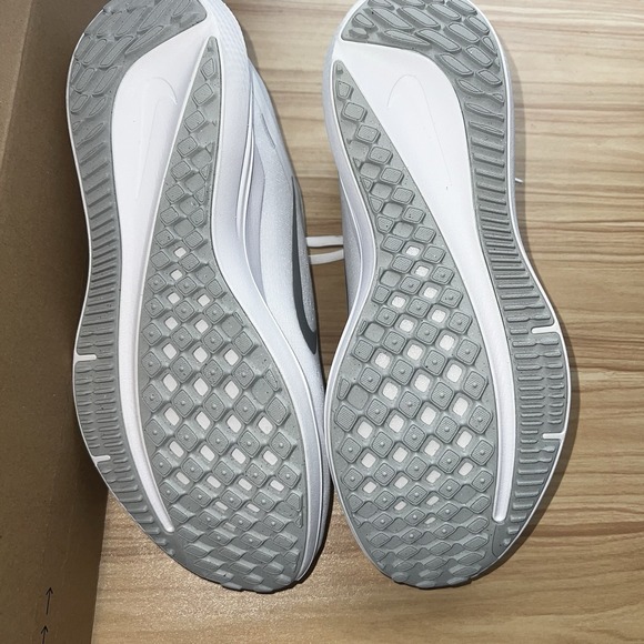 Nike W Air Winflo 10 White/Silver Women's Size 10.5 Men's 9 NEW IN BOX - Picture 5 of 15